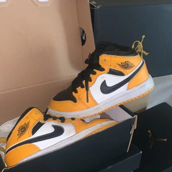 Jordan 1 Mid (PS) - Picture 2 of 3